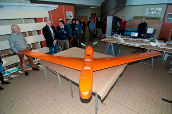 Le drone Boréal à comparer avec les mini-drones des projets précédents en arrière plan © Christophe Ciais - Météo-France